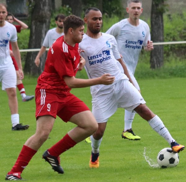 Ball hinterläßt Wasserspur